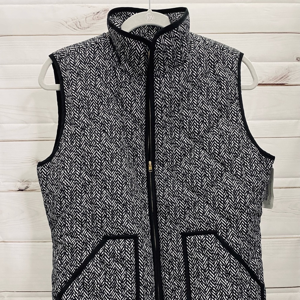 NWT Black and white herringbone vest with pockets